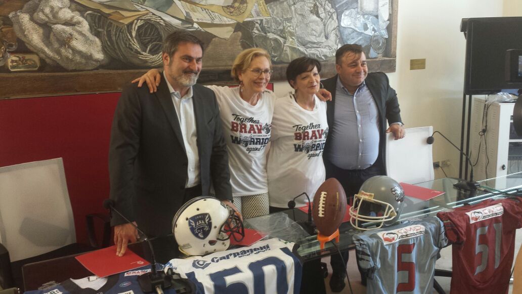 nella foto da sx Paolo Parlangeli, responsabile comunicazione Warriors; Rosa Amorevole, presidente Quartiere Santo Stefano; Barbara Corazza, vicepresidente Anptt; Vincent Argondizzo, direttore sportivo e coordinatore di difesa CMP Bologna Braves. 