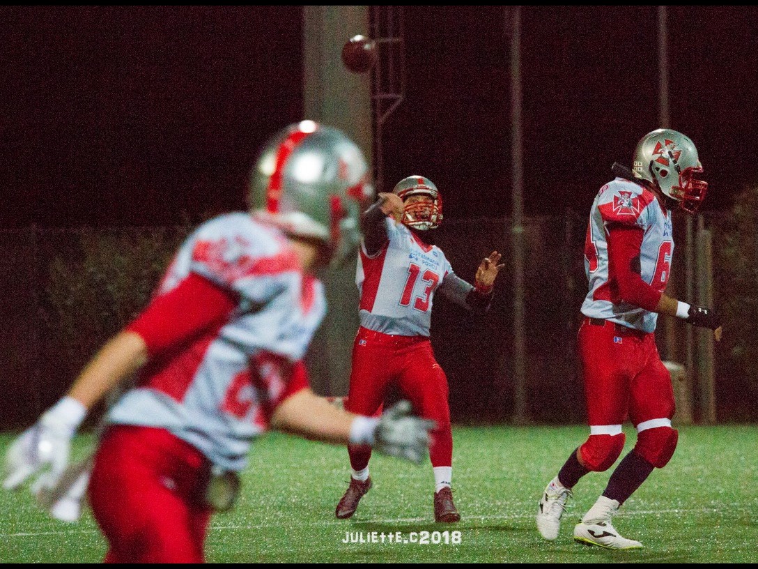 Un lancio del qb Sergio Andrea Meloni (Foto Giulia Congia)